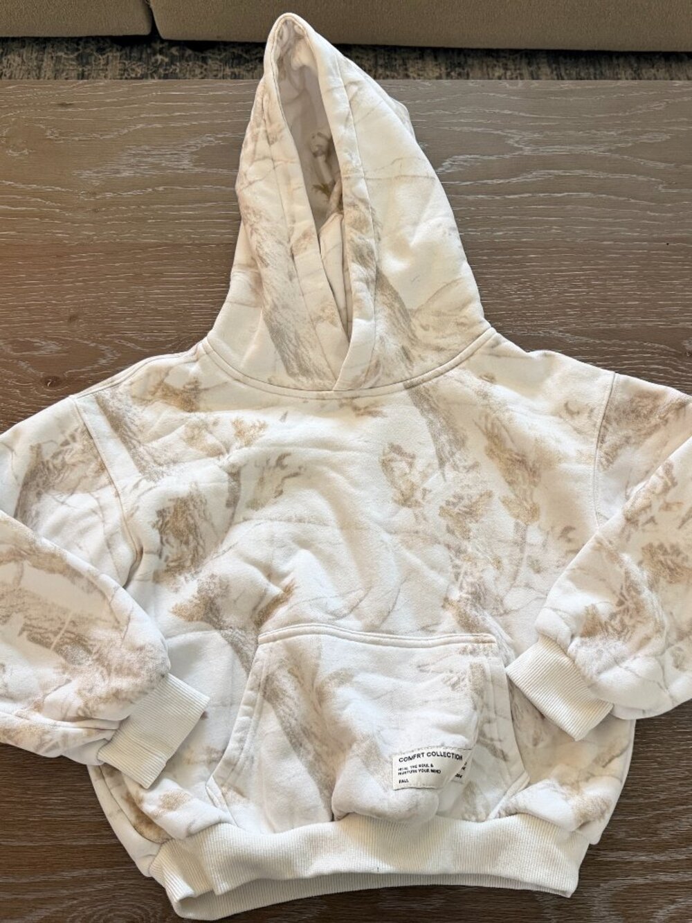 Kids Comfrt white oak camoflauge sweatshirt hoodie size medium